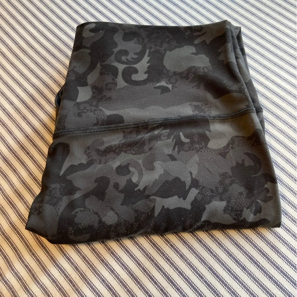 Lululemon Black/Gray Camo Leggings - Picture 11 of 11